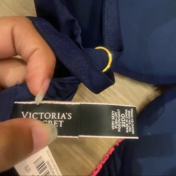 2 NWT Victoria’s Secret very sexy push up bra